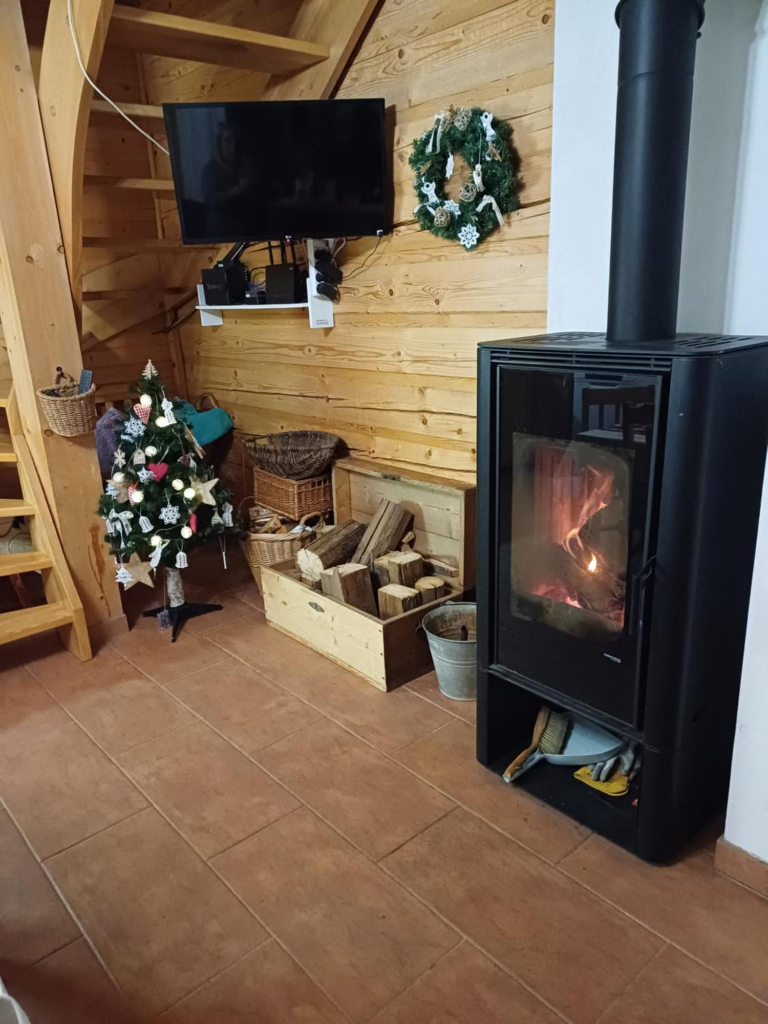 Apartmán Drevenica Zapadne Tatry S Kupacou Kadou A Krbom Žiar Exteriér fotografie